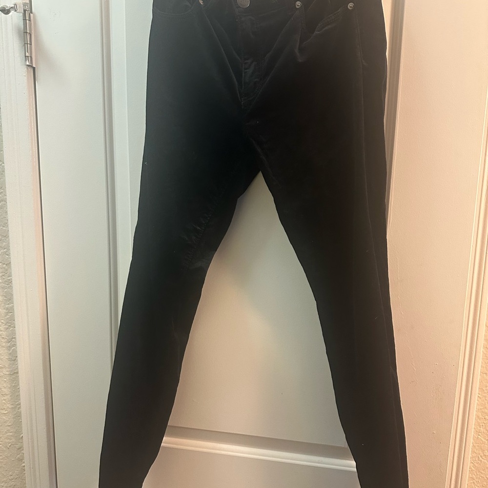 LOFT Women's Black velvet like fabric skinny jeans. Never worn